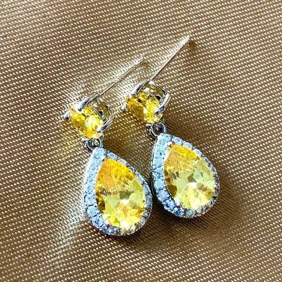 ♦️SALE♦️🌟2/$25🌟Bright Lemon Yellow Crystal Zirconia Drop Earrings - Picture 12 of 12
